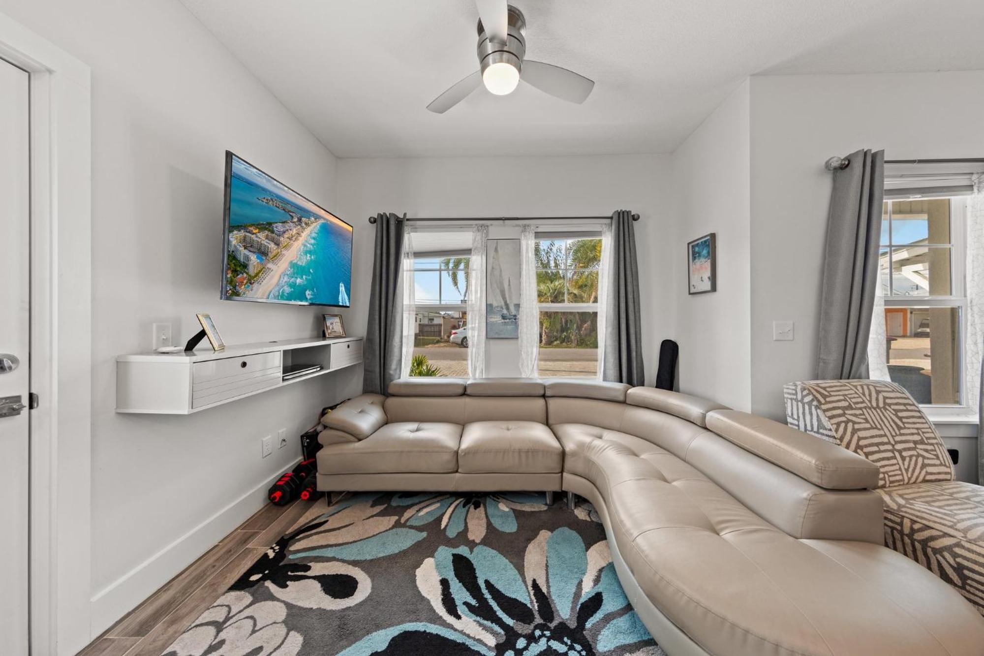 Holiday home Pcb Paradise, Steps To Sand, Sleeps 8 Panama City Beach