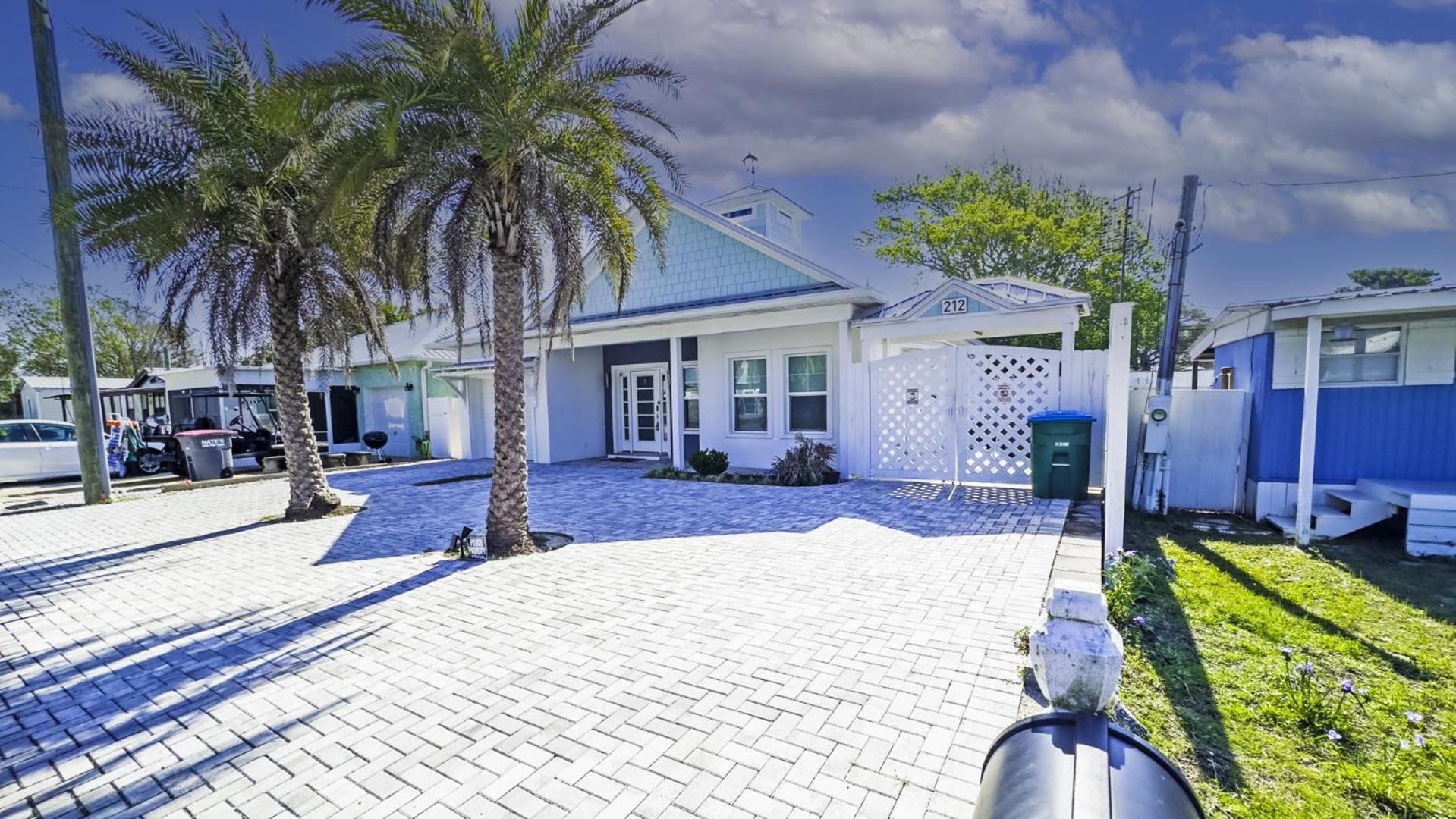 Pcb Paradise, Steps To Sand, Sleeps 8 Holiday home *